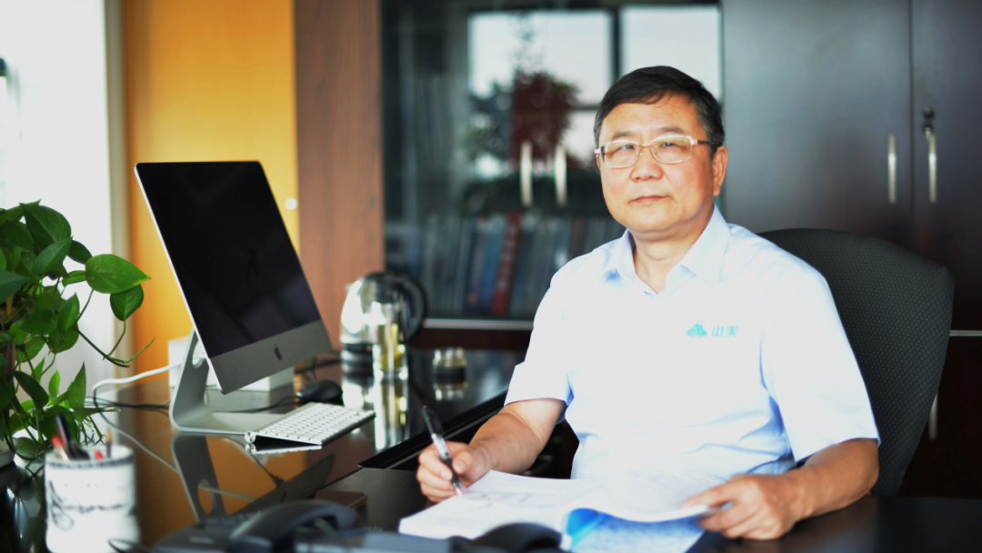 楊安民從業(yè)卅五周年系列報(bào)道--“三十五年磨一劍，山更美，業(yè)更精”專訪