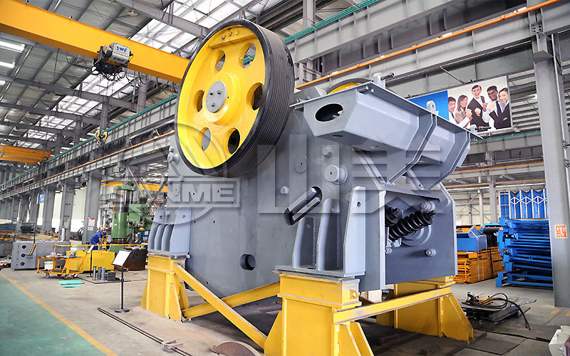 900*1200鄂式破碎機多少錢一臺？產(chǎn)量如何？