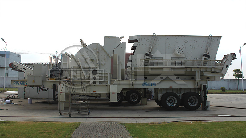 與傳統(tǒng)的固定式破碎機(jī)相比，移動(dòng)破碎站有哪些特點(diǎn)？