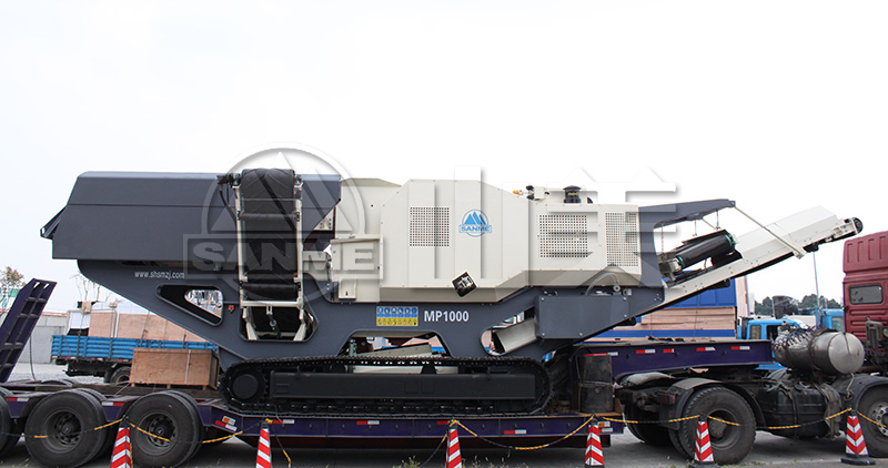 與傳統(tǒng)的固定式破碎機(jī)相比，移動(dòng)破碎站有哪些特點(diǎn)？