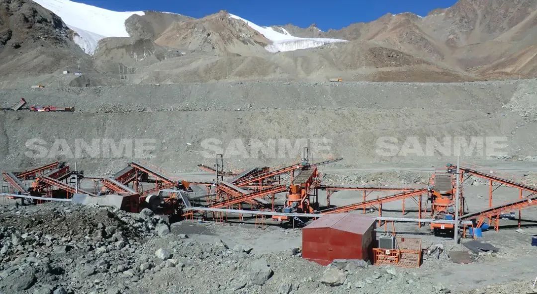 時(shí)產(chǎn)值近600萬！山美移動(dòng)式破碎篩分一體站助力江蘇高碳鉻鐵礦破碎項(xiàng)目建設(shè)