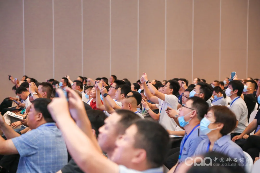 主旨報告 | 胡幼奕以國際化視角，提出固廢綜合利用和生態(tài)環(huán)境修復(fù)新思路