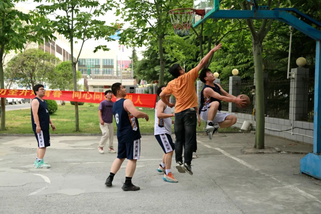 上海山美股份2025春季運(yùn)動(dòng)會(huì)火熱啟幕！拔河、籃球預(yù)賽燃情開戰(zhàn)