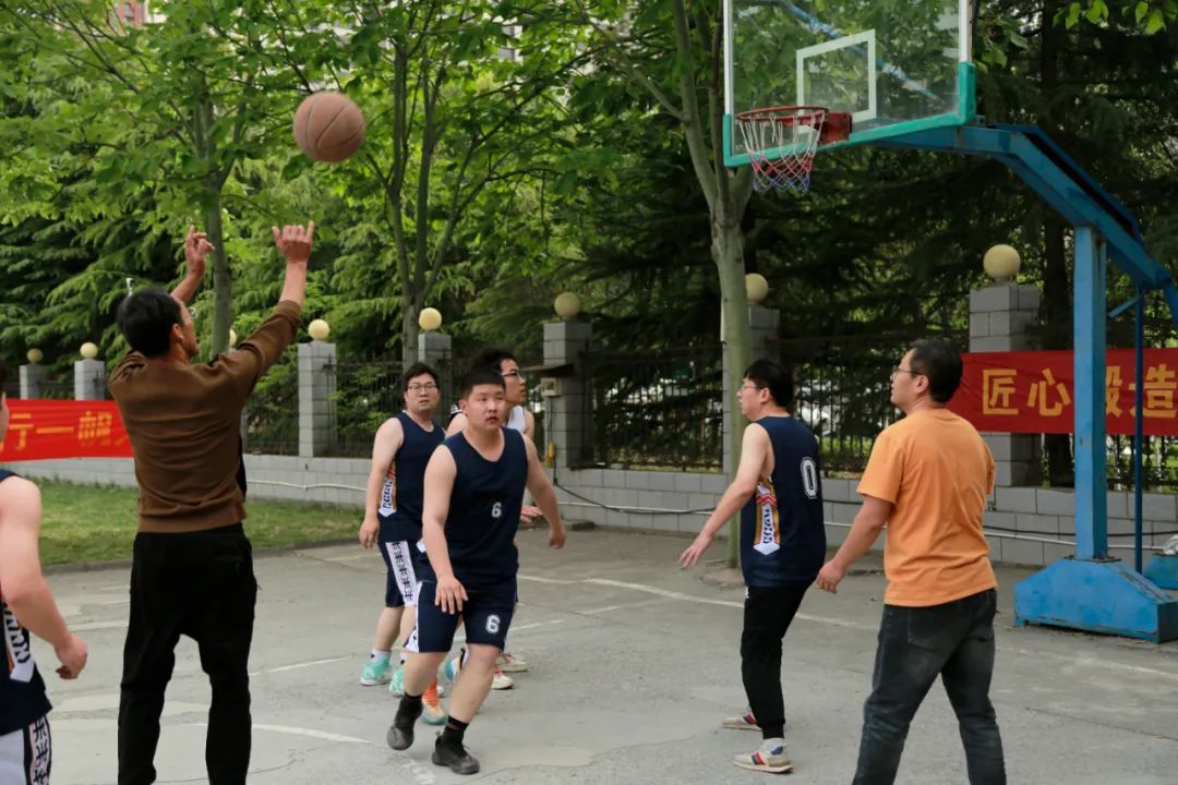 上海山美股份2025春季運(yùn)動(dòng)會(huì)火熱啟幕！拔河、籃球預(yù)賽燃情開戰(zhàn)
